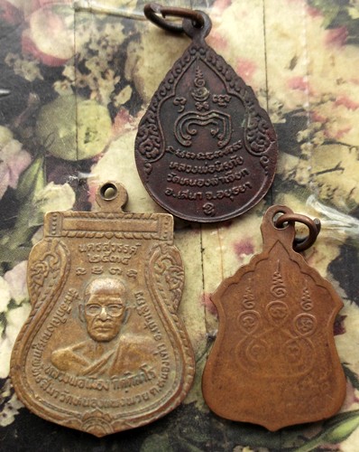10 บาท กับ เหรียญพระพุทธ 3 เหรียญ ....WA71
