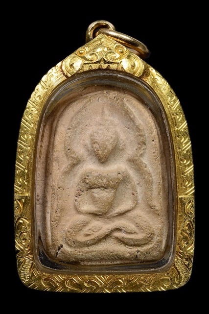 ซุ้มแหลมใหญ่ เนื้อดิน หลังเบี้ย หลวงปู่บุญ