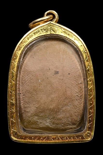 ซุ้มแหลมใหญ่ เนื้อดิน หลังเบี้ย หลวงปู่บุญ