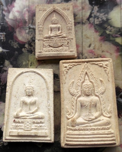 10 บาท กับ รวมพระผง 3 องค์ ...AC84