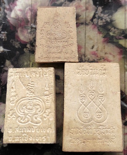 10 บาท กับ รวมพระผง 3 องค์ ...AC84