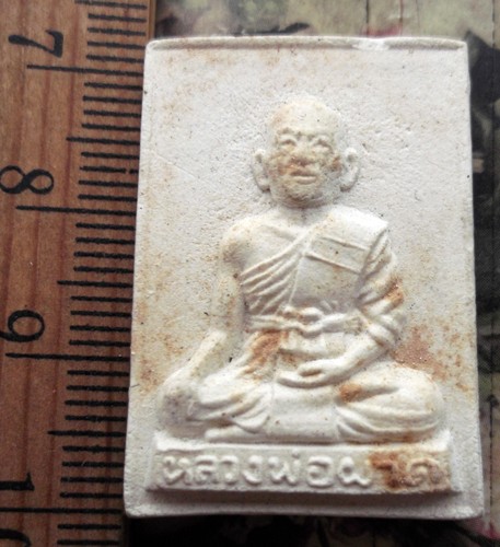 10 บาท กับ ผงรุ่น๑ หลวงพ่อผาด วัดกลางบางปะกง อ.บางปะกง จ.ฉะเชิงเทรา .....AC107