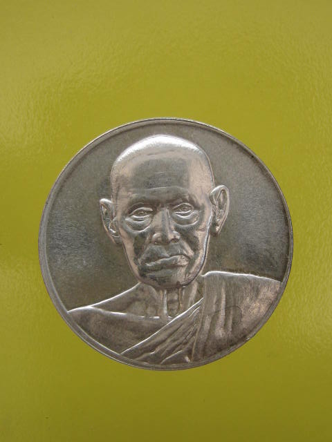เหรียญ สมเด็จพุฒาจารย์ (โต) 12 2 ปี วัดระฆัง พิมพ์ใหญ่ เนื้อเ งิน กล่อง....5 ok