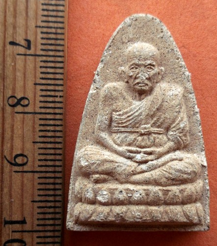 10 บาท กับ พระผงหลวงปู่ทวด เหยียบน้ำทะเลจืด นครศรีธรรมราช ....AC2