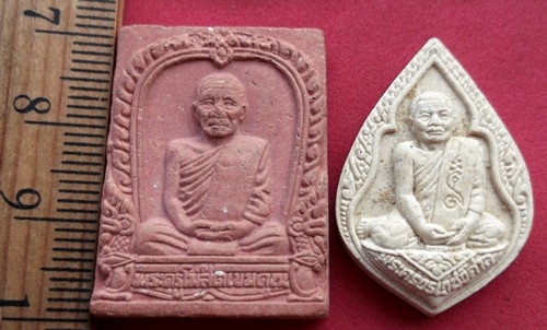 10 บาท... กับ พระเกจิ เนื้อผง 2 องค์ ......Pj706
