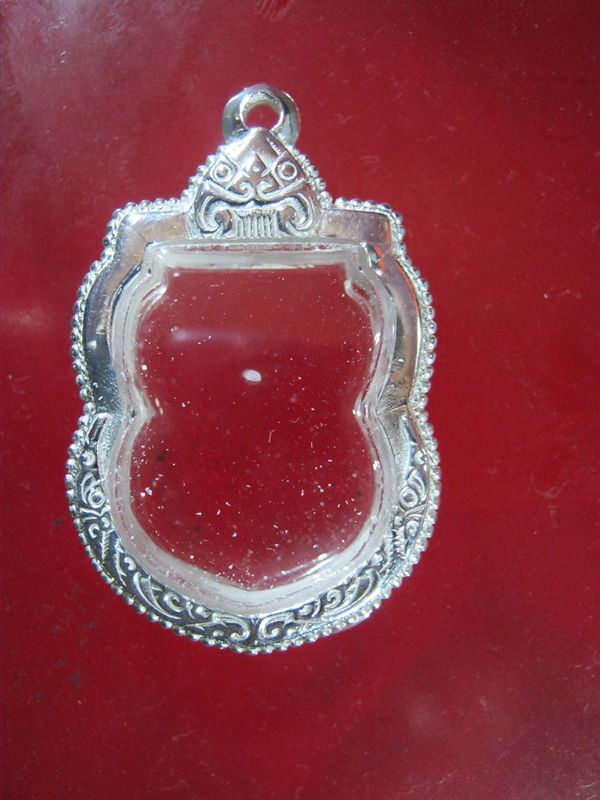 ตลับพระ เงินแกะลาย ขัดเงา ยกซุ้มหัวสิงห์ ไข่ปลาข้าง ใส่เสมาหลวงปู่ทวด