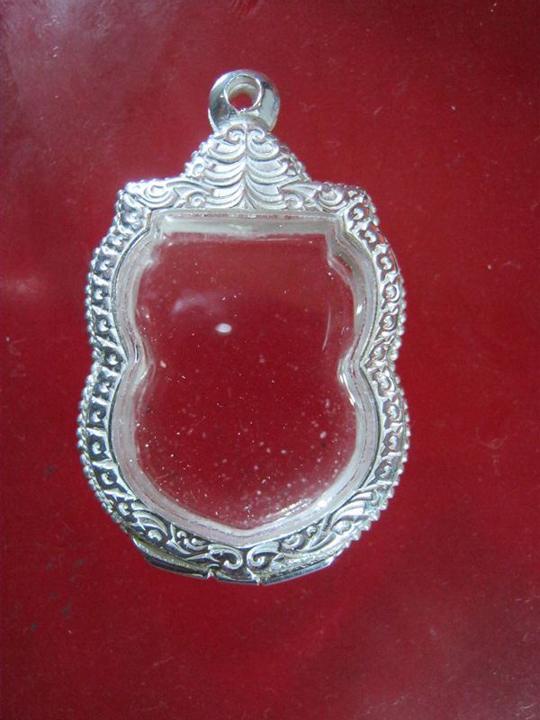 ตลับพระ เงินแกะลาย ขัดเงา ยกซุ้มหัวสิงห์ ไข่ปลาข้าง ใส่เสมาหลวงปู่ทวด