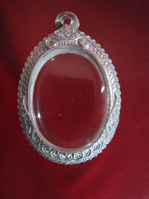 ตลับพระรูปไข่ เงินแกะลาย ยกซุ้มหัวสิงห์ ไข่ปลาข้าง 