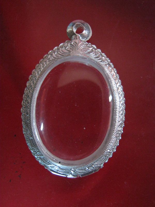 ตลับพระรูปไข่ เงินแกะลาย ยกซุ้มหัวสิงห์ ไข่ปลาข้าง 