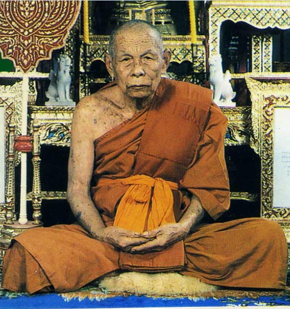 เหรียญนั่งพานรุ่นแรก  เนื้อนวะ  หลวงพ่อเริ่ม วัดจุกเฌอ จ.ชลบุรี ปี2537  เบอร์ 1002 ครับ