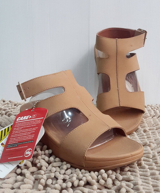 รองเท้า fitflop รุ่น arena tan ของใหม่ ราคาไม่แพง