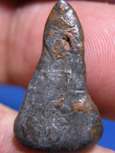 พระท่ากระดานน้อย กรุศาลเจ้า เนื้อตะกั่วสนิมแดง จ.ราชบุรี มีแดง ๆ