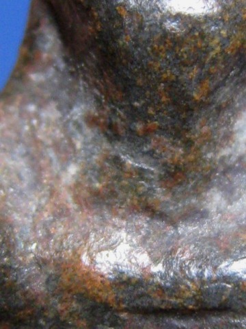 พระท่ากระดานน้อย กรุศาลเจ้า เนื้อตะกั่วสนิมแดง จ.ราชบุรี มีแดง ๆ