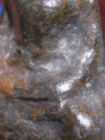 พระท่ากระดานน้อย กรุศาลเจ้า เนื้อตะกั่วสนิมแดง จ.ราชบุรี มีแดง ๆ