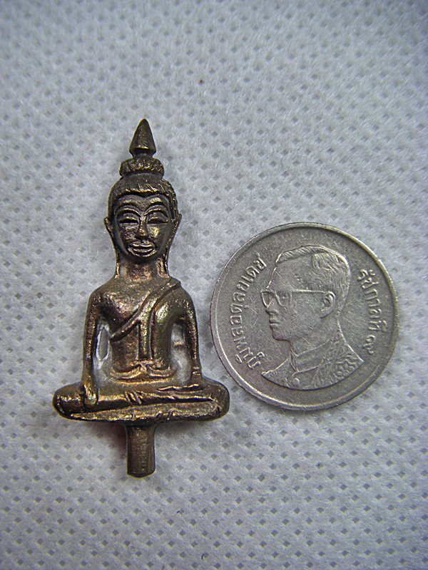 หลวงพ่อเกษม เขมโก จ.ลำปาง พระยอดธงรัตนมงคลพิมพ์ใหญ่เนื้อนวะสวยกริ๊ปครับ