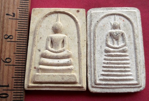 10 บาท... กับ พระสมเด็จเนื้อผง 2 องค์ ......Pj723
