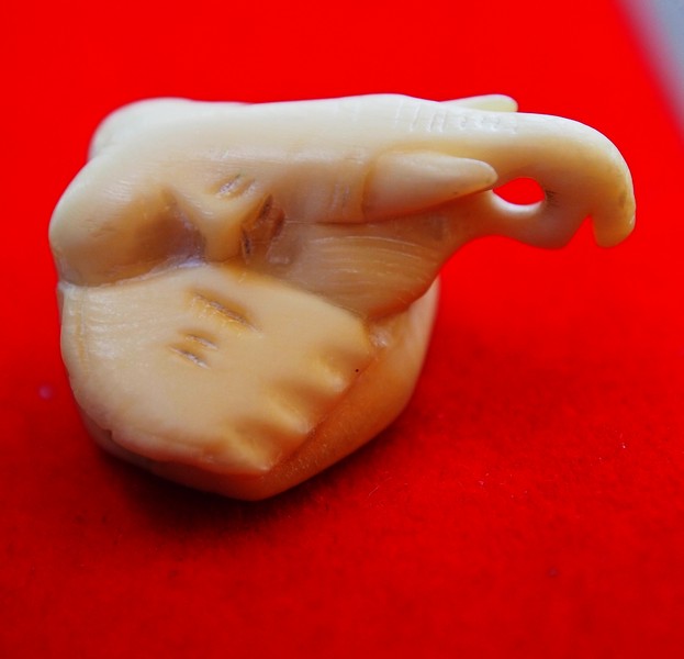 หัวช้างงาแกะ สำหรับร้อยสร้อยสวยๆครับ