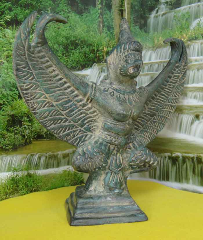 ((( วัดใจเคาะเดียว ๑๐ บาท แดง))) พญาครุฑ เนื้อทองเหลืองสนิมเขียว เครื่องหมายแห่งสิทธิอำนาจและความเป็