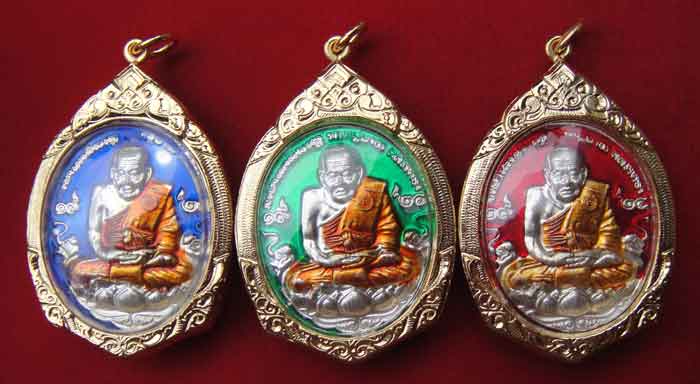 (((วัดใจเคาะเดียว ๑๐ บาทแดง ยกชุด ๓ องค์))) หลวงพ่อทวดเหยียบน้ำทะเลจืด กะไหล่เงินลงยา สีแดง น้ำเงิน 
