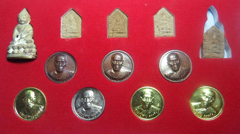 ชุดพระกริ่งชิณบัญชร หลวงปู่คำบุ กฐิน54