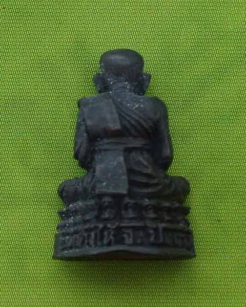 รูปเหมือนหลวงปู่ทวด วัดช้างให้ องค์จิ๋ว เนื้อทองแดงรมดำ ไม่ทราบปีพร้อมกล่องเดิม
