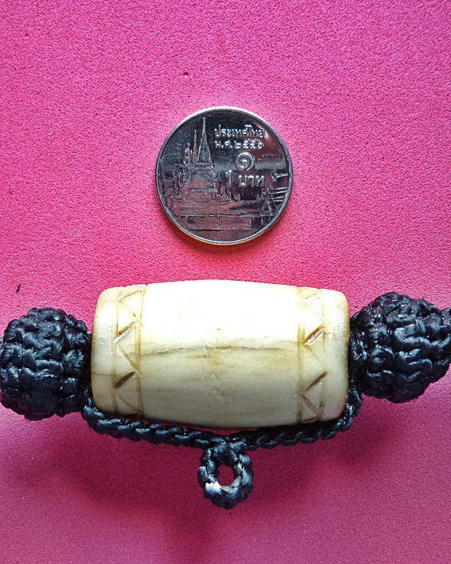 สายสร้อยถักเชือก พร้อมตะกรุดงาเก่า 