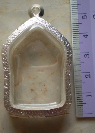 ตลับเงินแกะลาย  ใส่ขุนแผนผงพราย พิมพ์ใหญ่  เคาะเดียว 