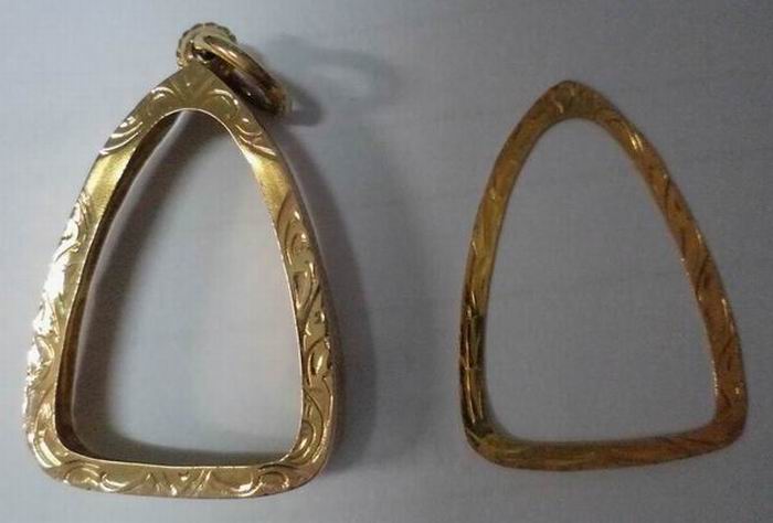 อยากขาย ๆ 2,700.- กรอบทอง ทรงสามเหลี่ยม มือ 2 ใส่พระรูปหล่อทั่วไป