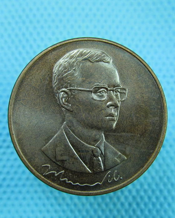 เหรียญในหลวง ฉลองครองราชย์ 50 ปี พ.ศ. 2538 สภากาชาด..เริ่ม20บาท(16/07/57-82)