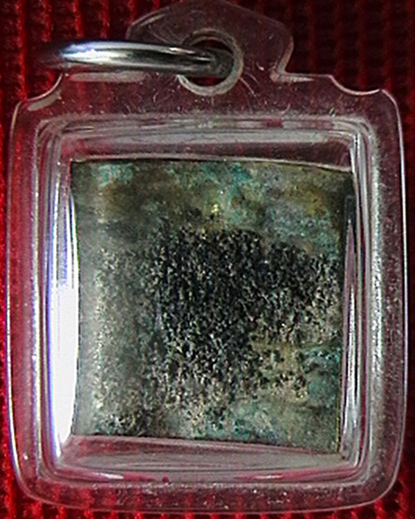 พระแผงตัดเนื้อทองผสมยุครัตนะ ลงรักปิดทอง  เหมาะสำหรับสะสมไว้ศึกษาเนื้อโลหะ และ รัก-ทองเก่า ๆ ครับ