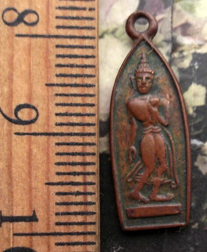 10 บาท กับ เหรียญพระพุทธลีลา ไม่ทราบที่ .....AD614