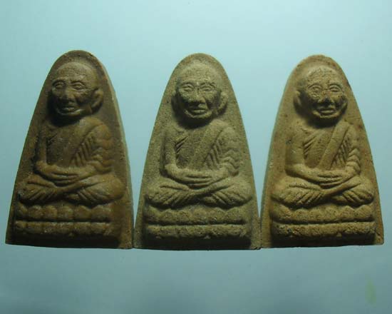 พระหลวงปู่ทวด เนื้อว่าน ฝังตะกรุด ออกวัดโคกสลุด นครสวรรค์3องค์เคาะเดียว