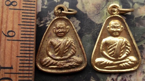 10 บาท กับ เหรียญหลวงพ่อเงิน 2 เหรียญ ..AD673