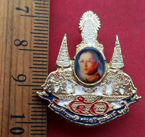 10 บาท... กับ เข็มกลัดในหลวง ....JB682