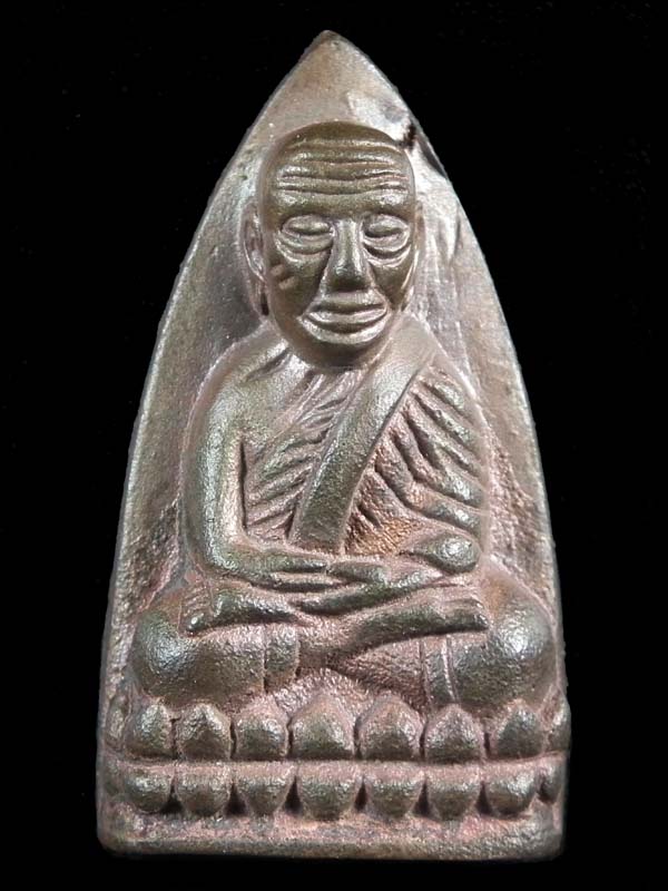 หลวงปู่ทวดเตารีดใหญ่เนื้อนวะหล่อดินไทย วัดห้วยมงคลพิธี สก.ปี2544 (องค์2)