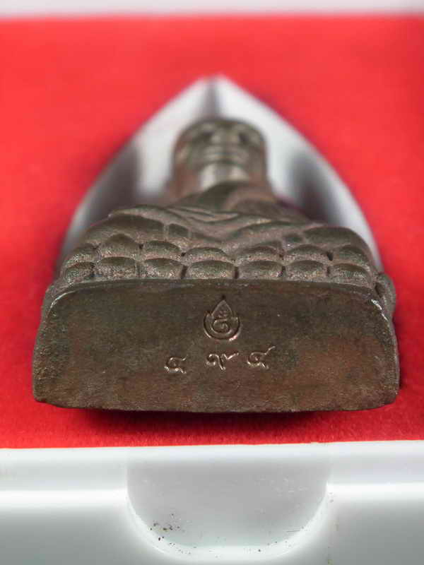 หลวงปู่ทวดเตารีดใหญ่เนื้อนวะหล่อดินไทย วัดห้วยมงคลพิธี สก.ปี2544 (องค์2)