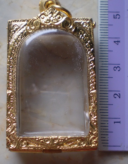 ตลับเงินแกะลายเปิดหลัง  ชุบทองแท้  ใส่พระสมเด็จ  เคาะเดียว 