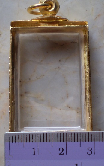 ตลับเงินแกะลายเปิดหลัง  ชุบทองแท้  ใส่พระสมเด็จ  เคาะเดียว 