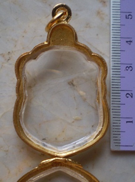 ตลับเงินขัดเงา  ปิดหลัง  ชุบทองแท้ ใส่เหรียญแปดรอบ  ลป  ทิม  เคาะเดียว 