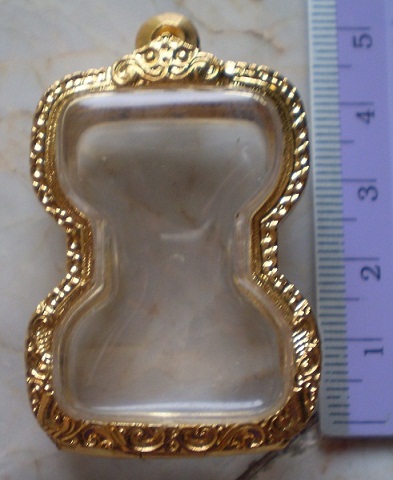 ตลับเงินแกะลาย  ชุบทองแท้  ใส่พระมหาเศวร  เคาะเดียว