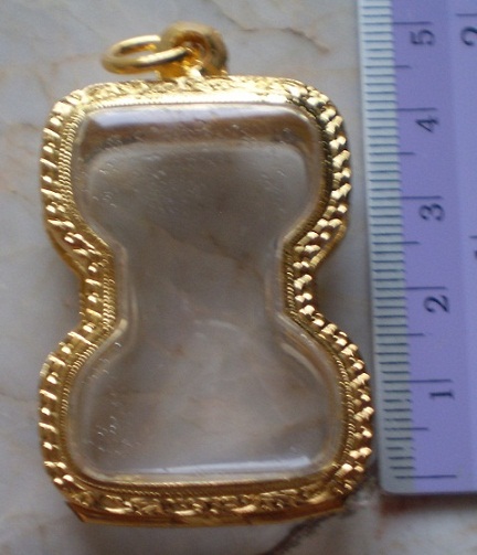 ตลับเงินแกะลาย  ชุบทองแท้  ใส่พระมหาเศวร  เคาะเดียว