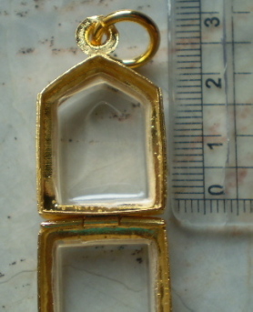 ตลับเงินแกะลาย  ชุบทองแท้ ใส่ขุนผนผงพรายพิมพ์เล็ก  เคาะเีดยว 