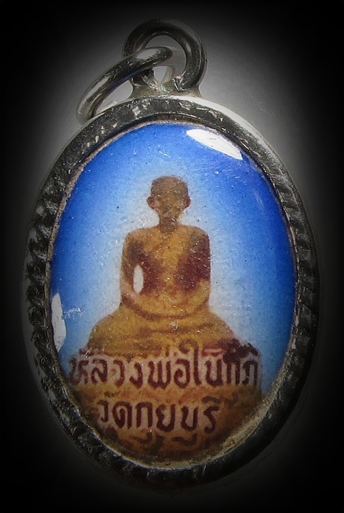  ล็อกเก็ตเก่าหลวงพ่อในกุฏิ วัดกุยบุรี  จ.ประจวบคีรีขันธ์ 