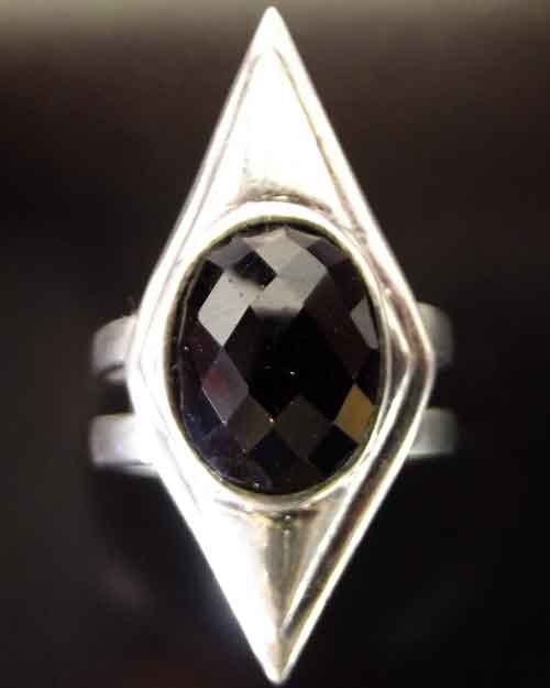 แหวนเงินหัวนิลดำ ทรงข้าวหลามตัด