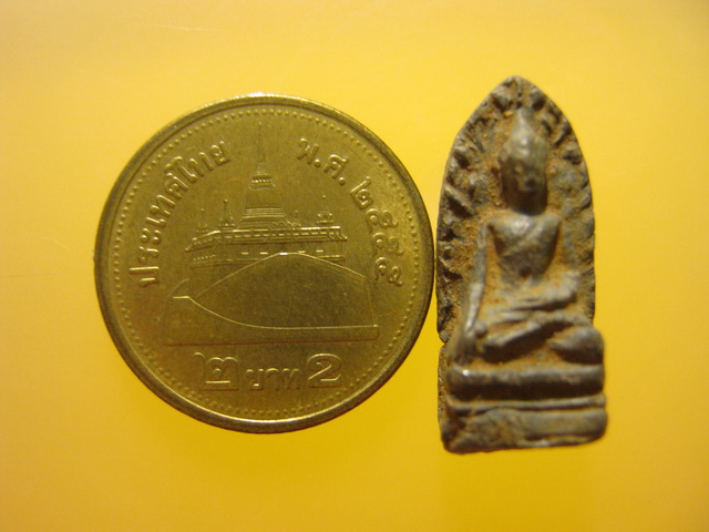 พระรอด หลังปั๊ม วัดมหาวัน