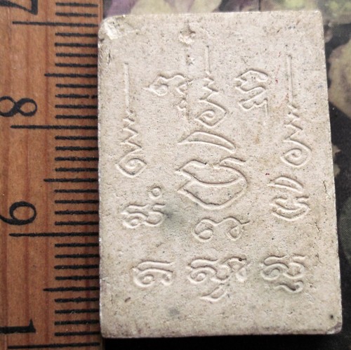 10 บาท กับ ผงพระพุทธชินราช  ..AD651