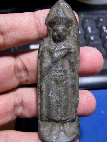 พระร่วงยืนประทานพร เนื้อชินเขียว จ.สุโขทัย ไขน้อย ราคาเบา ๆ 