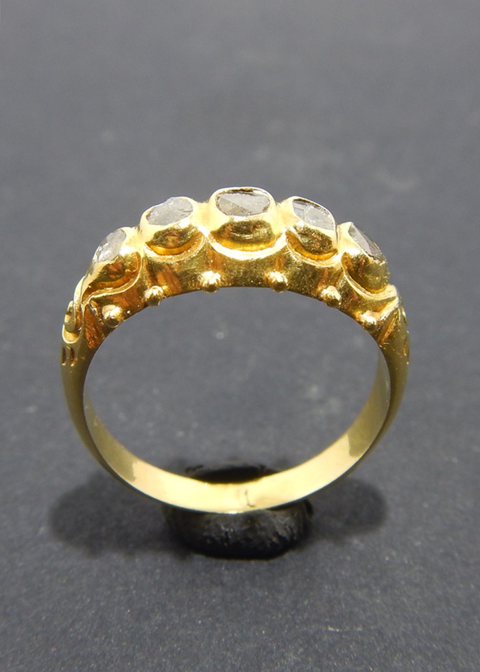 แหวนทอง 2.13 กรัม หัวอัญมณี  ขนาดเส้นผ่าศูนย์กลาง 1.6 เซนติเมตร 