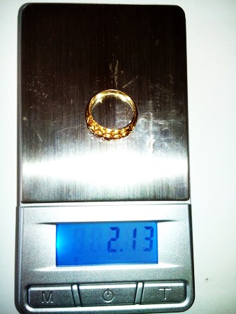 แหวนทอง 2.13 กรัม หัวอัญมณี  ขนาดเส้นผ่าศูนย์กลาง 1.6 เซนติเมตร 