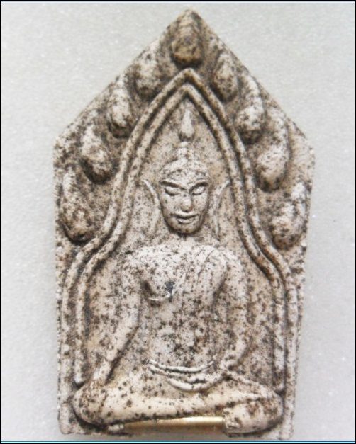 ขุนแผนหลวงปู่เรือง เนื้อผงเก่า รุ่นพิเศษ พร้อมกล่่องเดิม